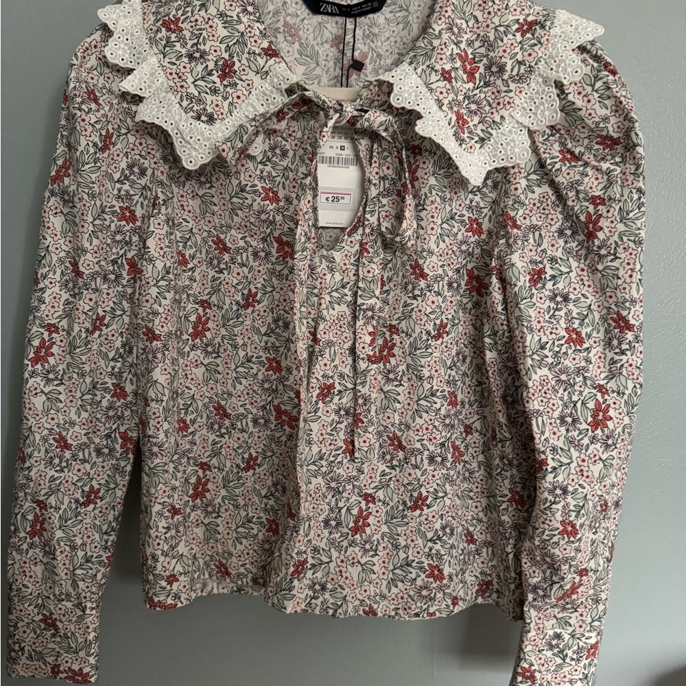 Zara Red and Green Floral Top with Lace Collar - Picture 4 of 4